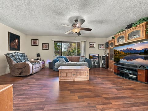 Photograph 3 of 20105 Freeman Way